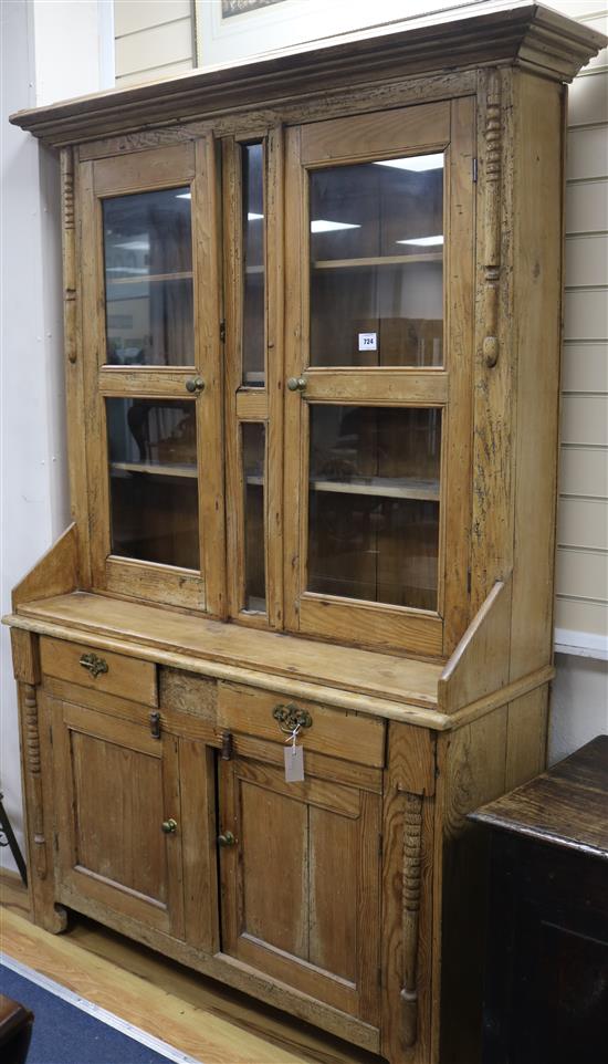 An antique pine dresser, W.124cm